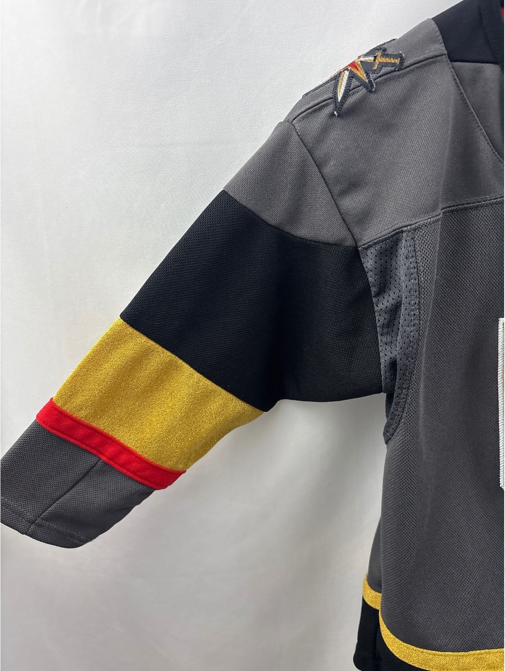 Las Vegas Golden Knights NHL Hockey Official Licensed Kids Youth Jersey Size 4/7 - Picture 4 of 7